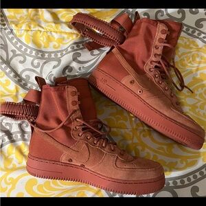 2018 SF Air Force 1 'Dusty Peach' SNEAKERS USED MEN 9.5